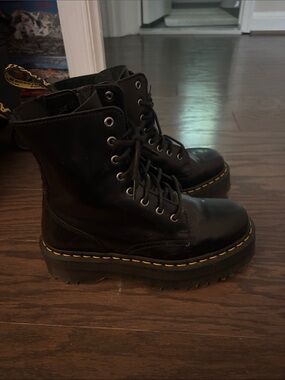 Dr. Martens Black Jadon III